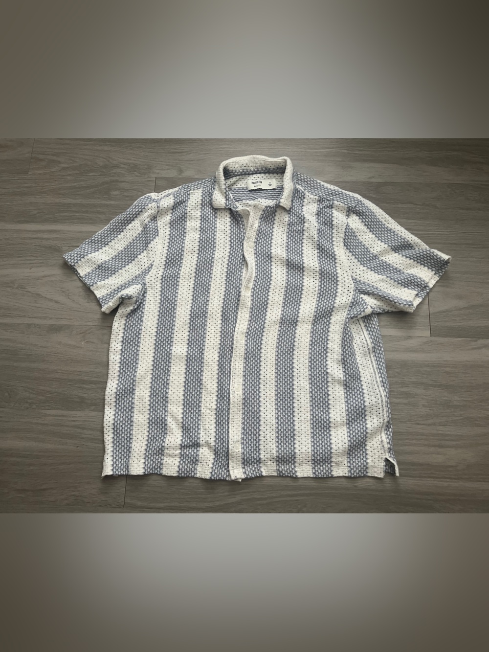Hollister Men’s Boxy Fit Crochet Stripe Button Shirt Size M Blue White